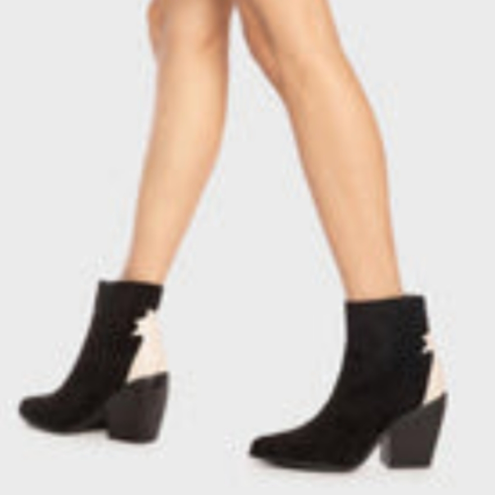 Star sighting heeled booties NWOT